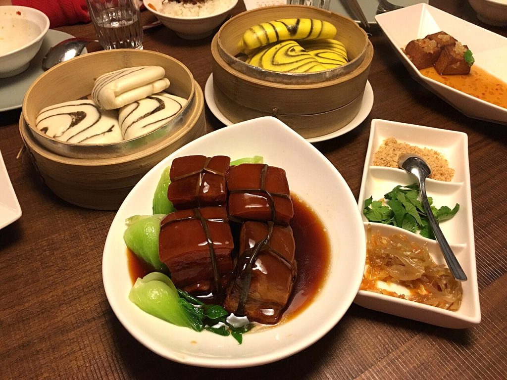 Thịt Đông Pha trong bữa ăn kiểu Hàng Châu