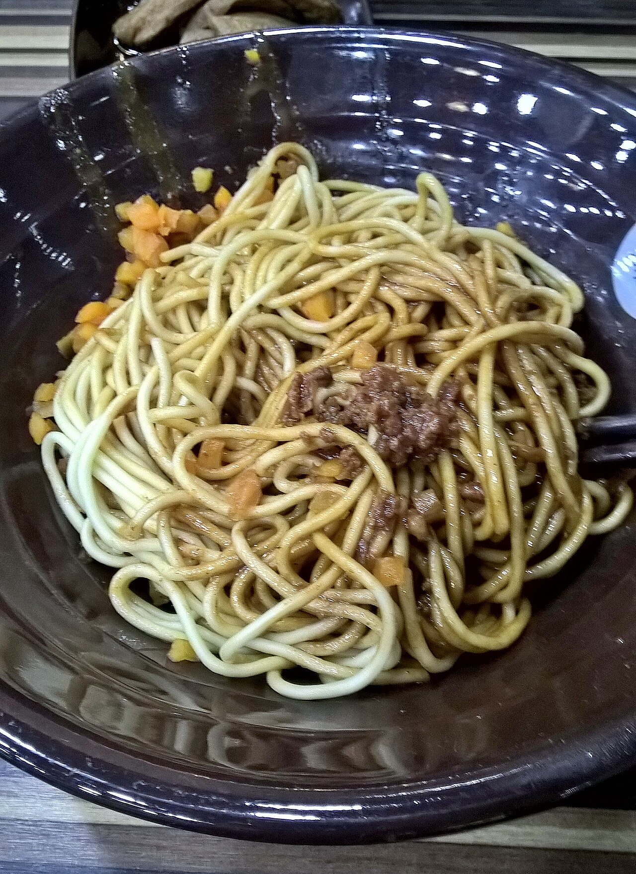 Đĩa mì khô nóng Vũ Hán (热干面), món thường gọi bằng tên chữ Hán trên thực đơn
