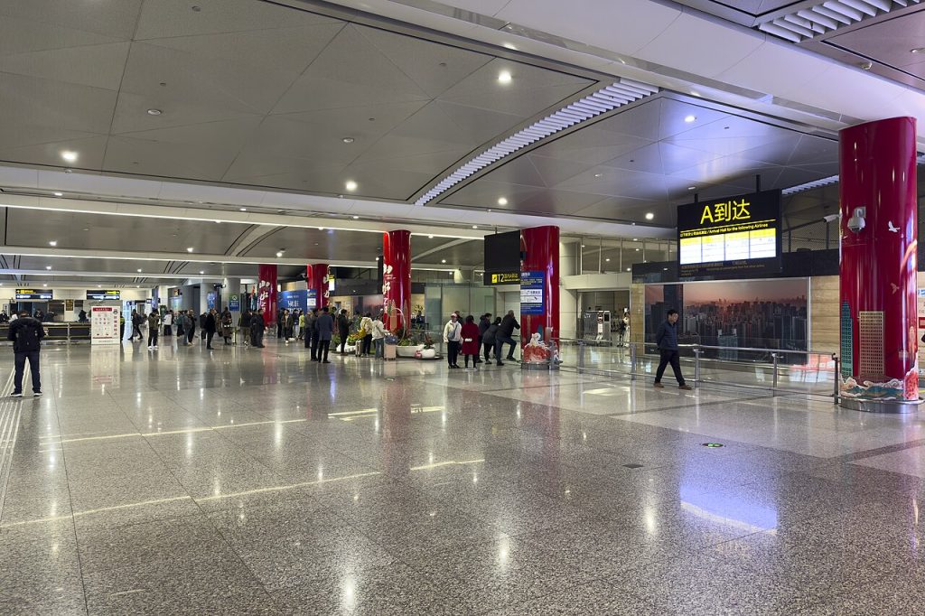 Sảnh đến quốc nội nhà ga T2A sân bay Giang Bắc Trùng Khánh rộng và sáng